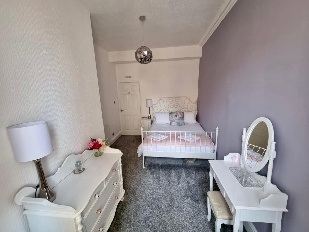 Rose Apartment 2-Bed Town Centre Apartment In Ayr Exteriér fotografie