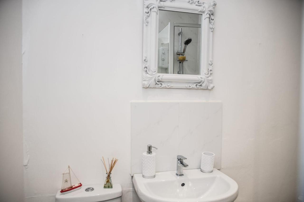 Rose Apartment 2-Bed Town Centre Apartment In Ayr Exteriér fotografie